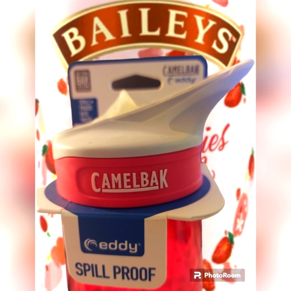 New CamelBak Eddy Baileys Strawberry & Cream Liquor Brand Sports Bottle.🍓👄